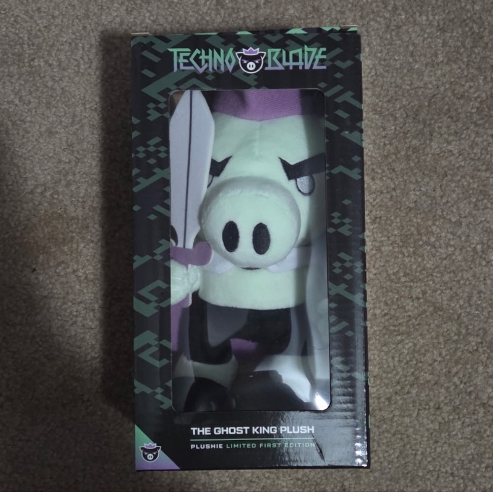Technoblade Ghost King Glow In The Dark Plushie (Limited Edition)